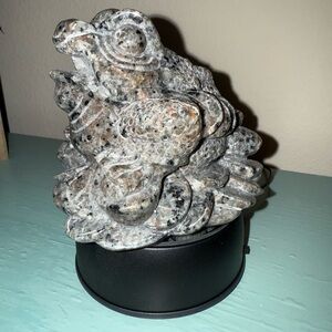 Yooperlite Carved Money Frog